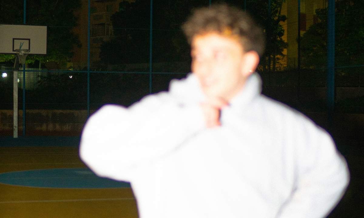 Lacrima racconta in Sere d'estate la nostalgia di un amore che l'inverno non può cancellare