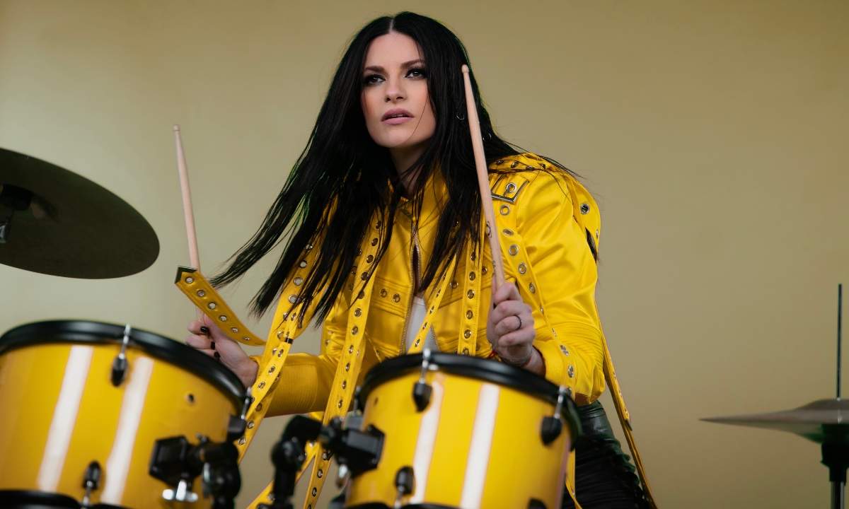 Laura Pausini nel videoclip di “Ritorno ad amare” diretto da Luca Tommassini