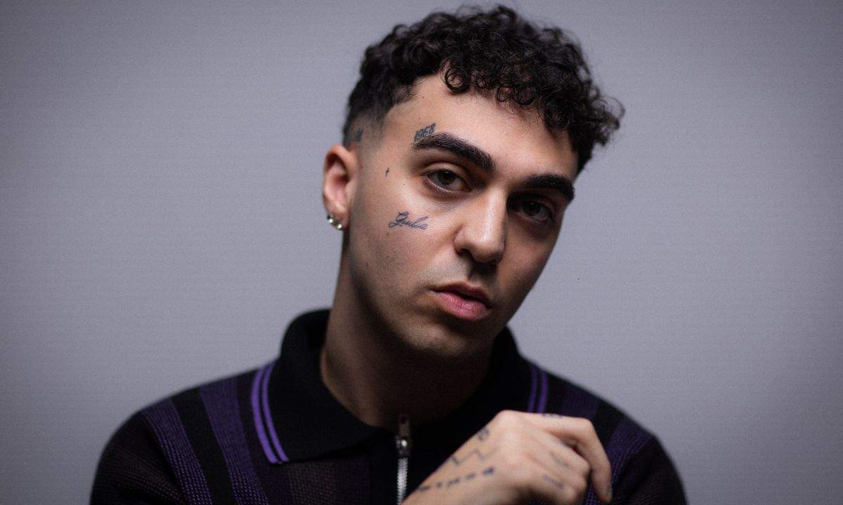 Welo, l'artista autore di Emigrato in gara a Sanremo Giovani 2025