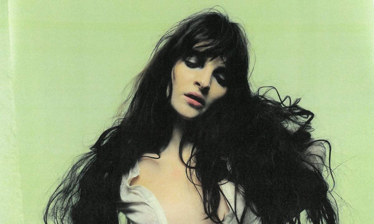 Angelica Bove annuncia l’album Tana in uscita il 30 gennaio 2026