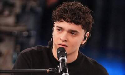 Gabriele Gard canta il nuovo inedito Precipitando ad Amici 25