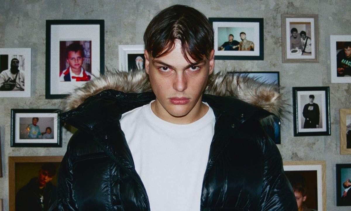 Kid Yugi in foto promozionale per l’album Anche gli eroi muoiono