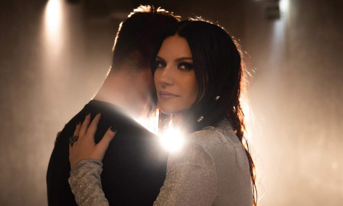 Laura Pausini e Julien Lieb in “La dernière chanson” da Io canto 2