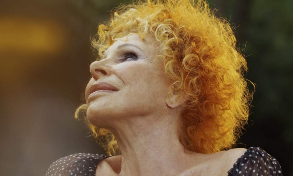 Fabio Fazio conduce lo speciale Ornella senza fine tributo TV a Ornella Vanoni con tanti ospiti