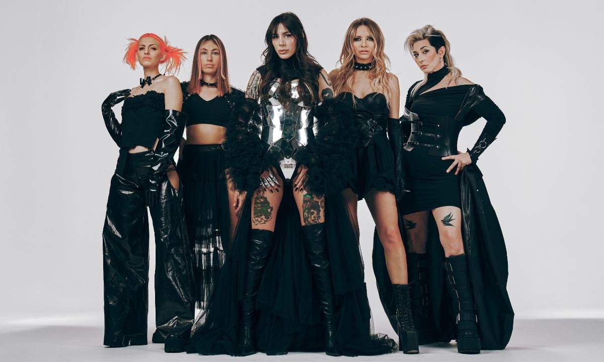 Le Bambole di Pezza in Sala Stampa a Sanremo 2026 e la polemica sul femminismo