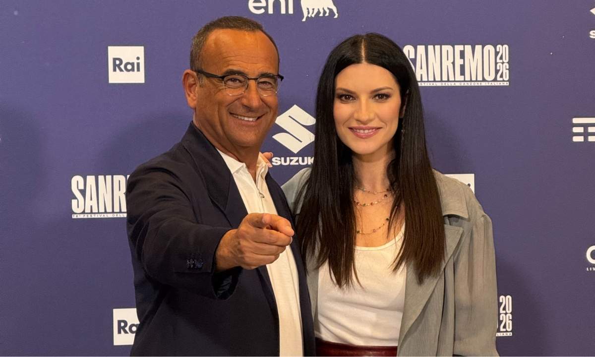 Carlo Conti e Laura Pausini durante la conferenza stampa di Sanremo 2026