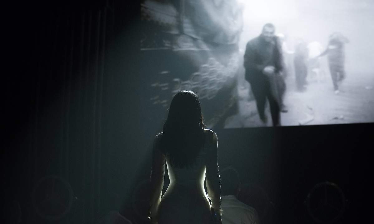 Laura Pausini sul palco dell'Ariston durante la terza serata del Festival di Sanremo 2026