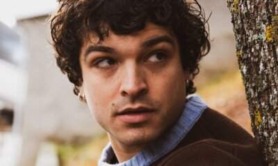 Leo Gassmann durante un’intervista in vista di Sanremo 2026