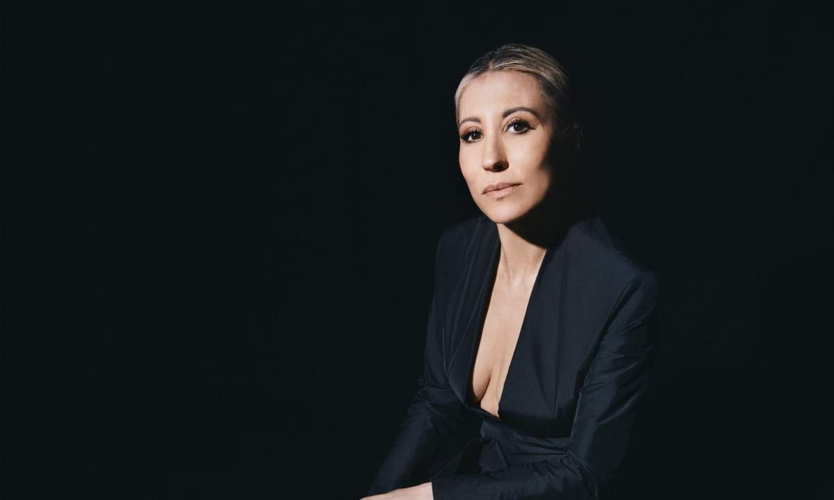 Malika Ayane durante la videointervista a Sanremo