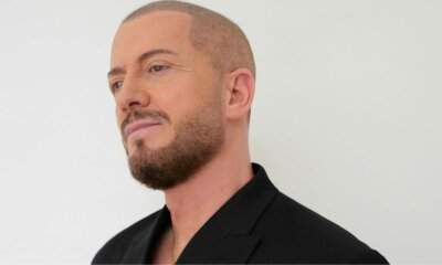 Raf, al secolo Raffaele Riefoli, sul palco del Festival di Sanremo 2026