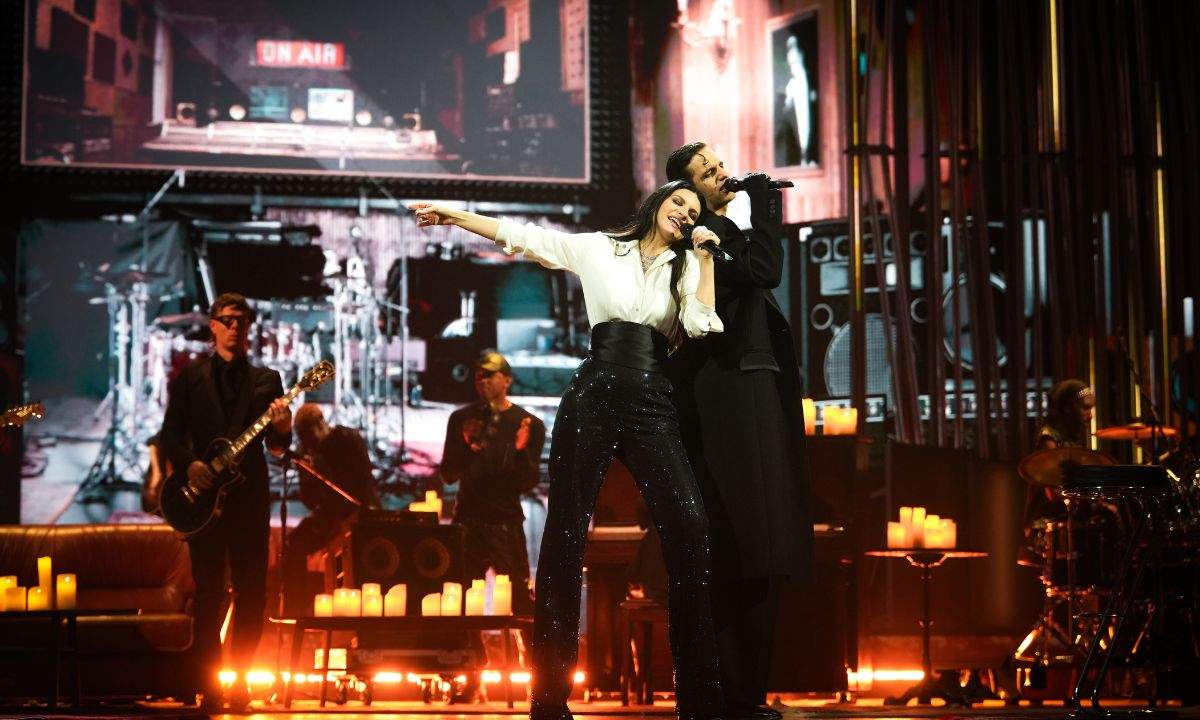 Teatro Ariston durante la seconda serata del Festival di Sanremo 2026, analisi ascolti e share Auditel