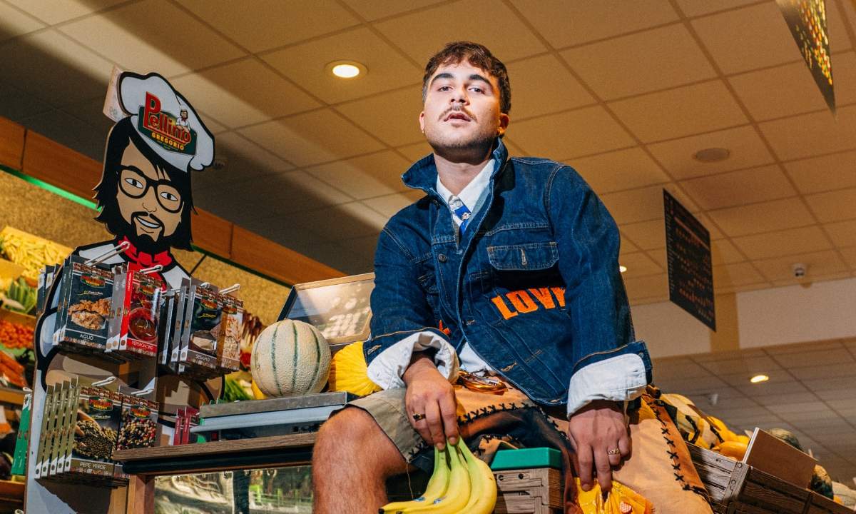 Santachiara, foto dell’artista per l’album Minimarket (2026)