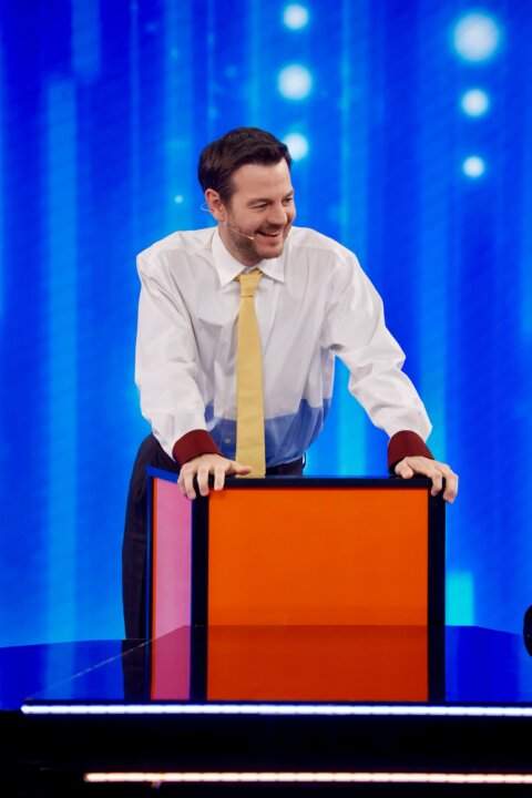 Alessandro Cattelan durante la seconda puntata del Serale di Amici 2026