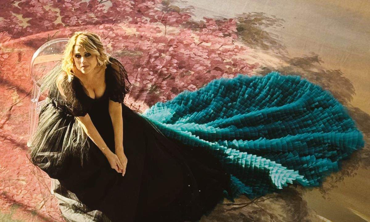 Tosca con Carmen Consoli per il nuovo singolo Il giglio, la verbena, il glicine e la rosa (Silencio)