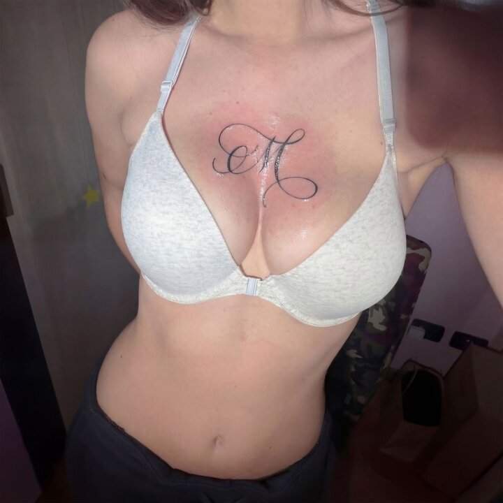 Madame in una foto promozionale per l'album "DISINCANTO"