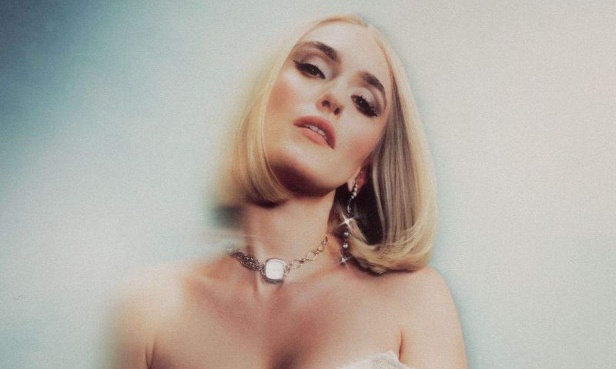 Mara Sattei annuncia il tour club 2026 nei club italiani