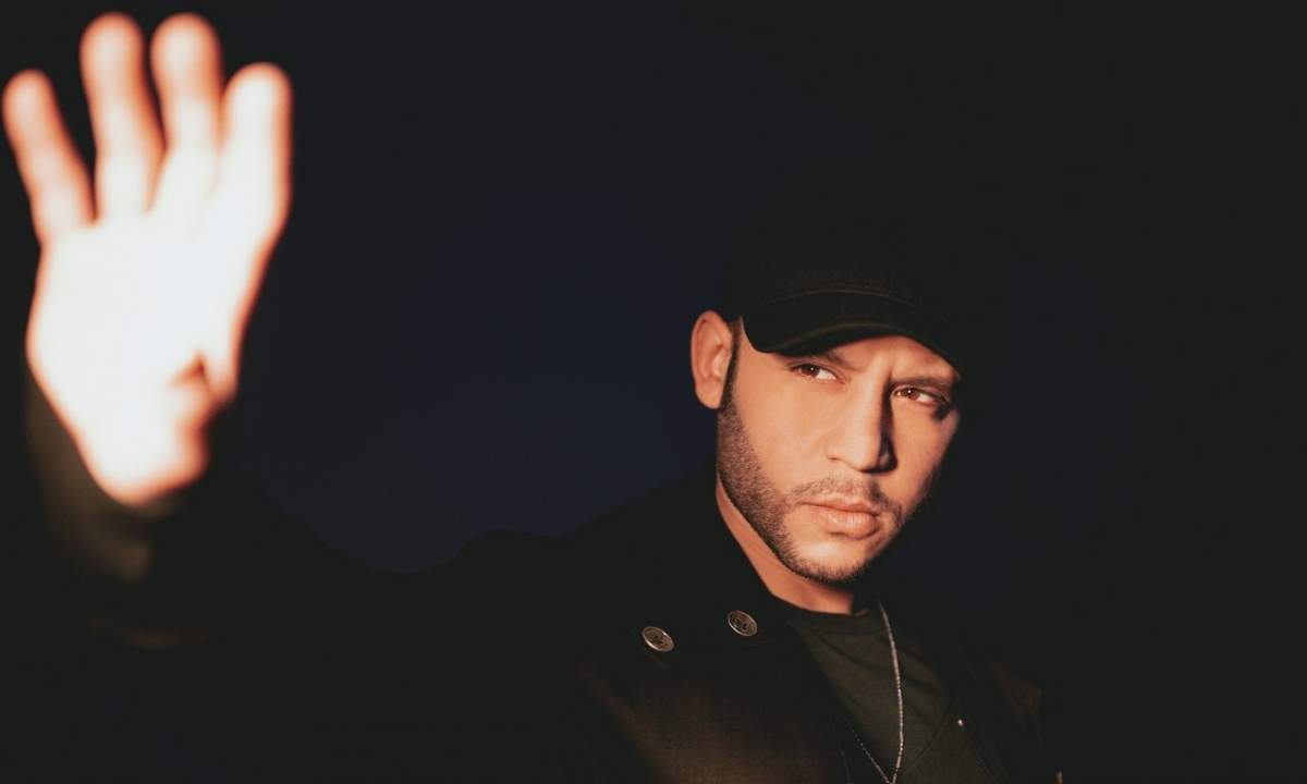 Rancore autore del brano Arakno 2100 citato nel manuale di storia Generazioni