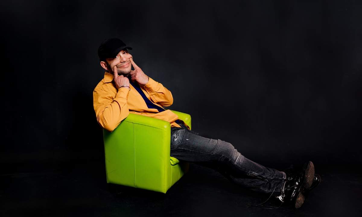 Rancore, rapper romano, in occasione del singolo Fanfole e dell'album Tarek da Colorare