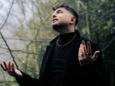 Ruggero Ricci, cantautore indie, autore del singolo "Porcellana"