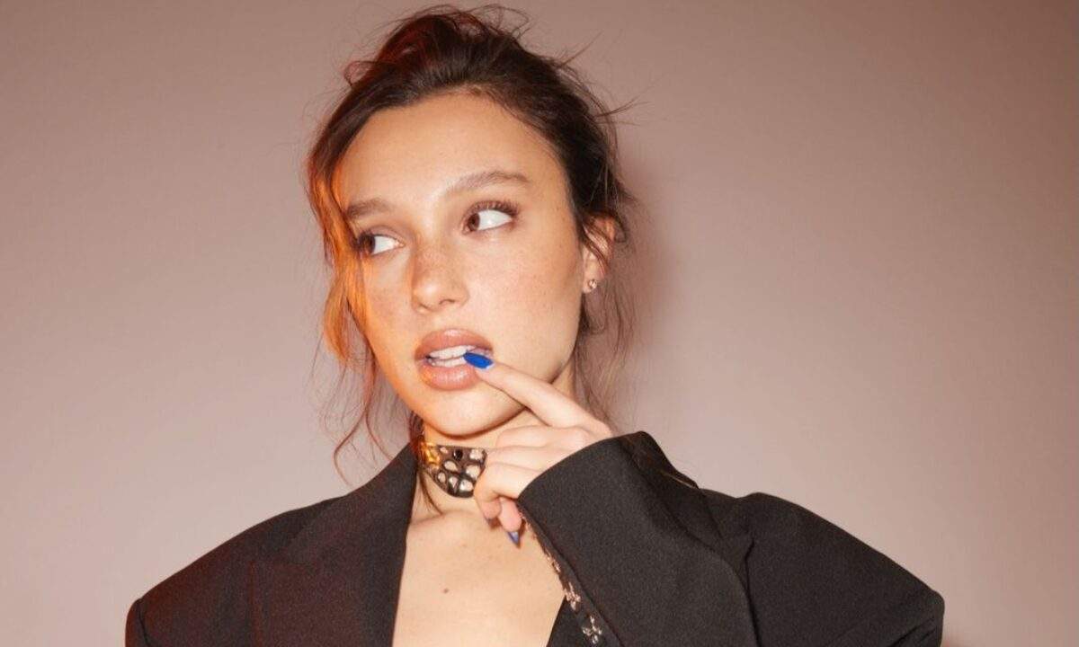 Foto di Sarah Toscano in uscita col singolo Atlantide