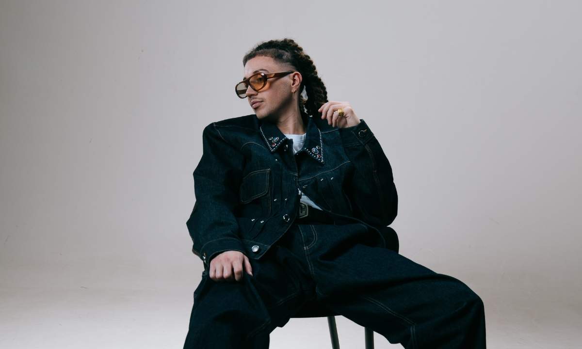 Sayf in posa promozionale per l'annuncio del nuovo album Santissimo