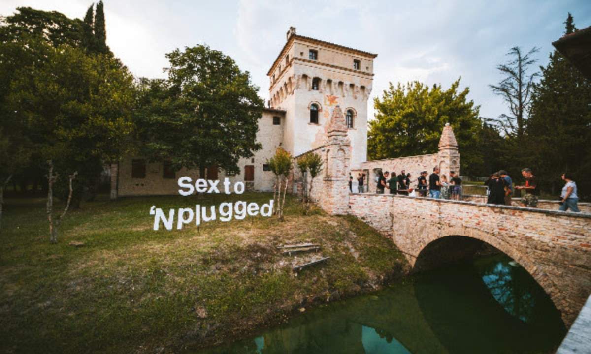 Piazza Castello a Sesto al Reghena location del Sexto Nplugged 2026