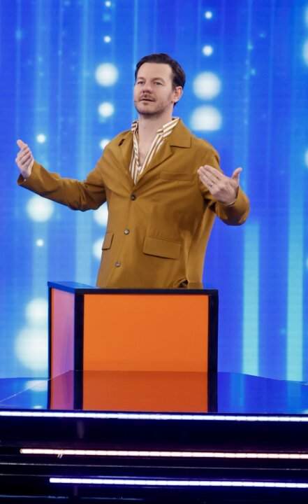 Alessandro Cattelan durante la quarta puntata del Serale di Amici 2026