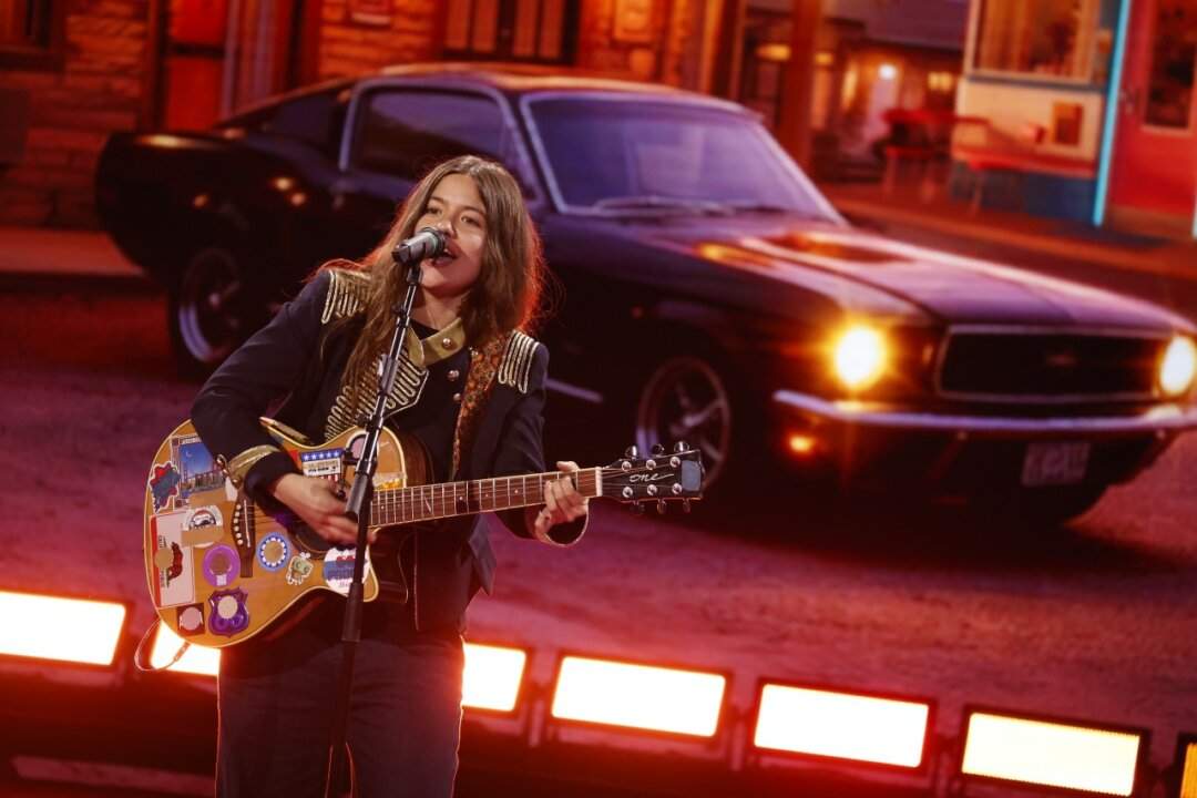 Elena D'Elia sul palco del Serale di Amici 2026