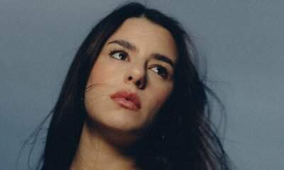 Foto di Federica Carta in primo piano, scelta per il lancio del singolo "Stupido dolore"