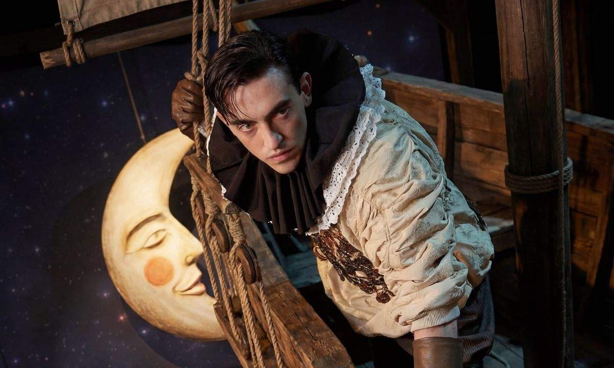 Intervista a Michele Bravi per l'uscita di "Commedia Musicale"