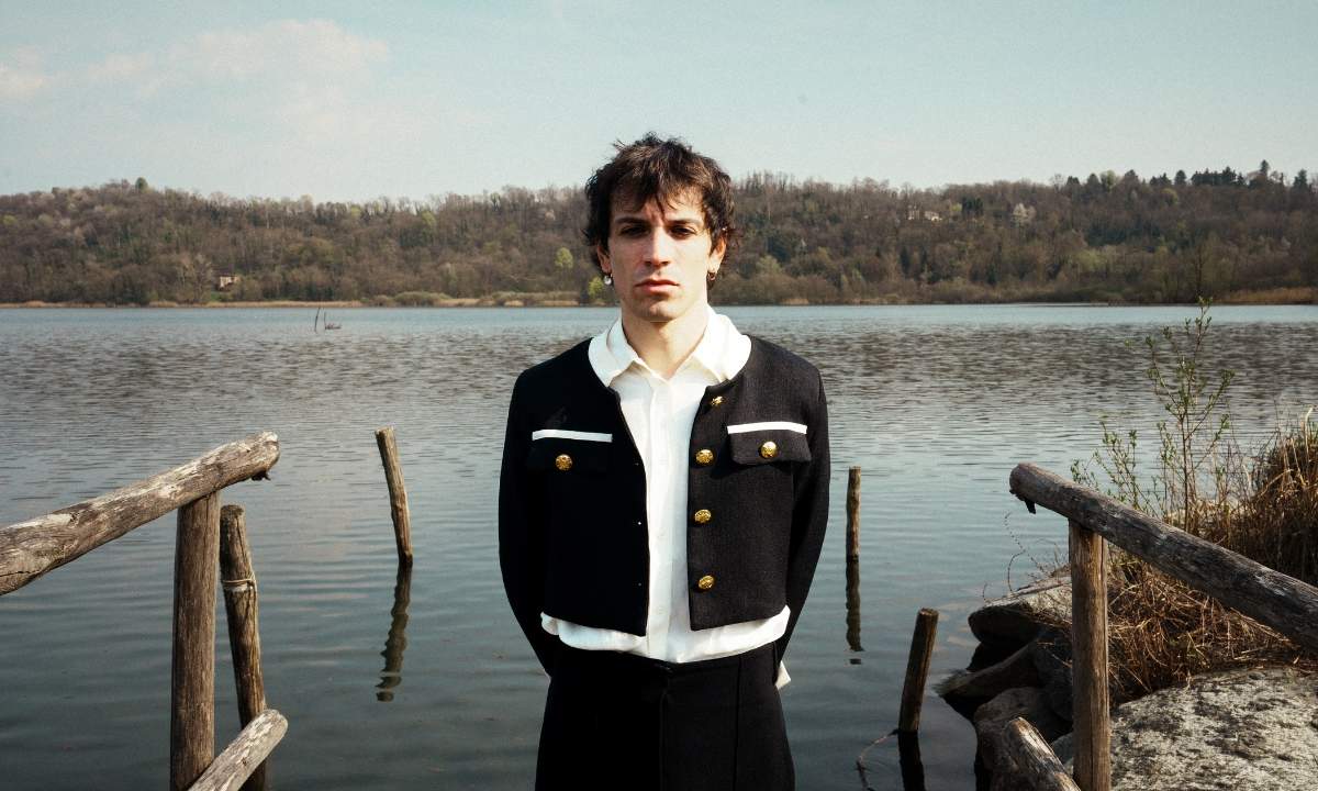 Alex Wyse, foto ufficiale per l'annuncio del nuovo singolo Arrivederci più