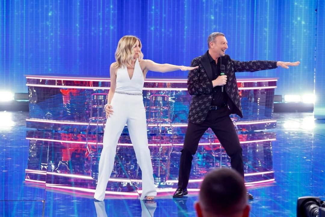 Amadeus e Lorella Cuccarini nella quinta puntata del serale di Amici 25