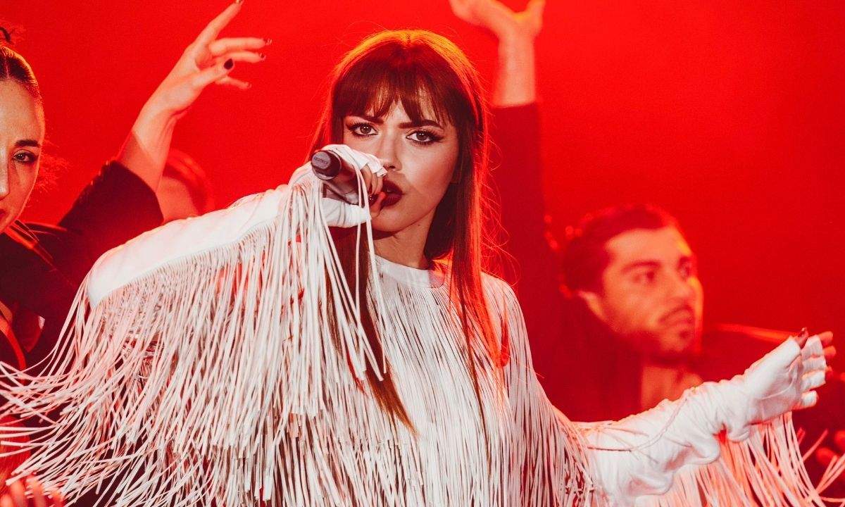 Annalisa canta dal vivo a Genova nel tour Ma noi siamo fuoco Capitolo II