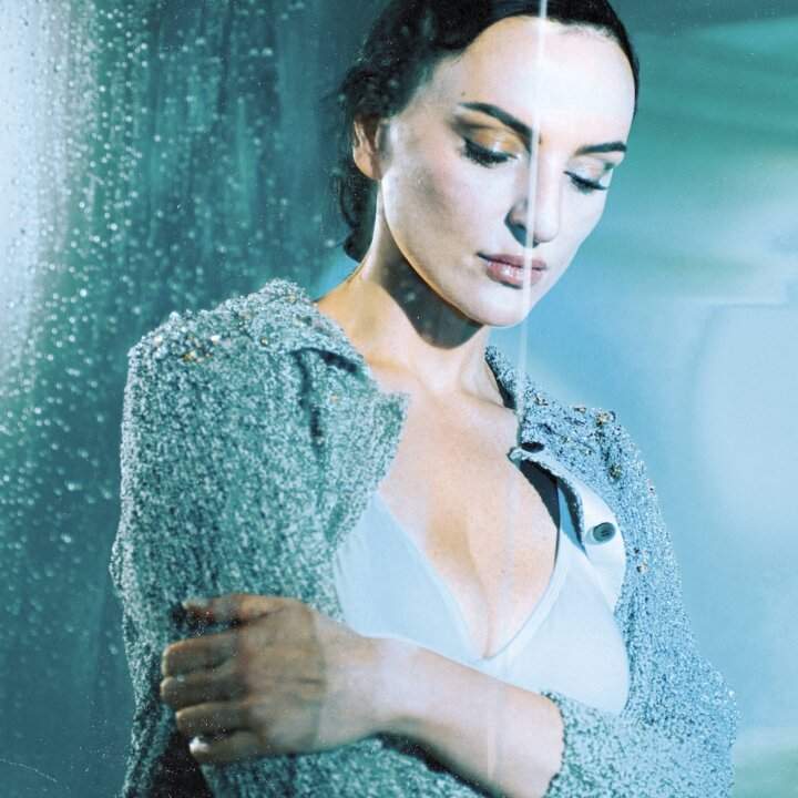 Copertina dell'album Foto Mosse di Arisa, aprile 2026