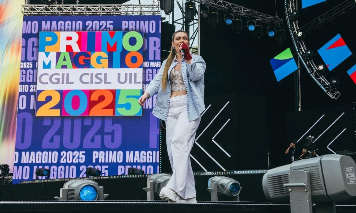 Dinìche sul palco del Concerto del Primo Maggio 2025 a Roma, vincitrice di 1MNEXT2025