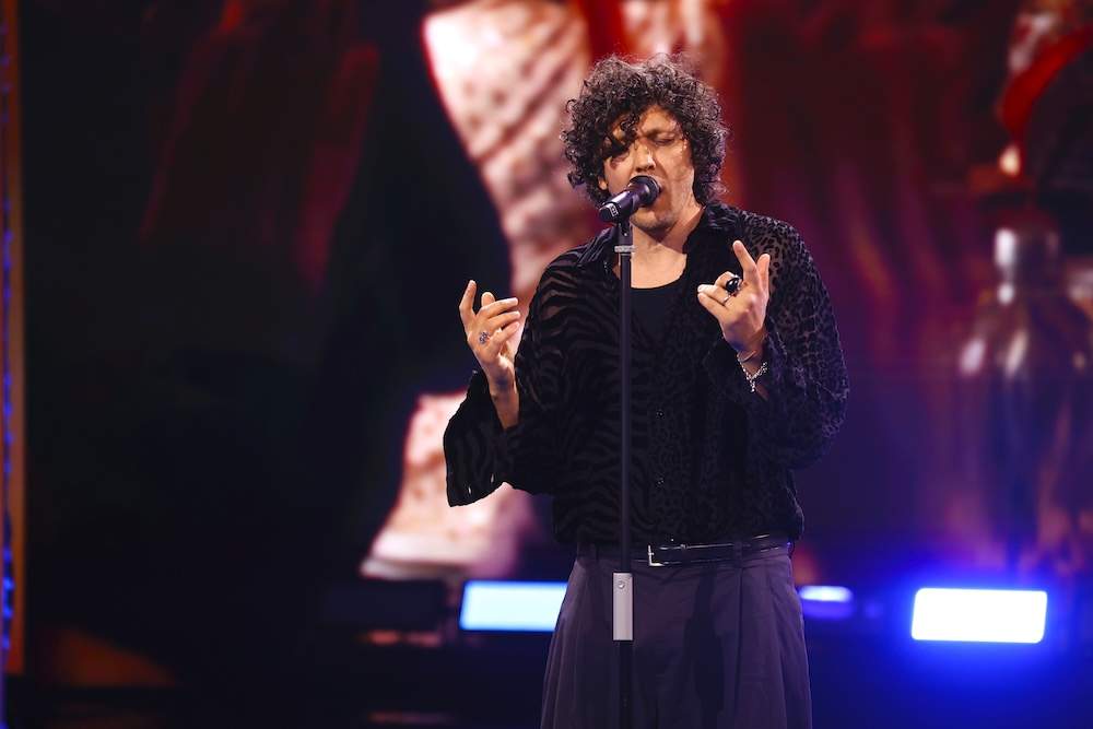 Ermal Meta ospite musicale della sesta puntata del serale di Amici 25