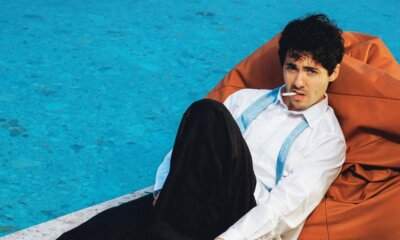 Fulminacci nella foto promozionale di Maledetto me, singolo estratto dall’album Calcinacci
