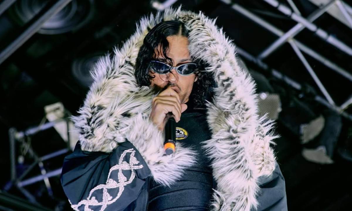 Mahmood sul palco dell'Alcatraz di Milano durante la presentazione del brano Moët, evento Cupra, 9 aprile 2026