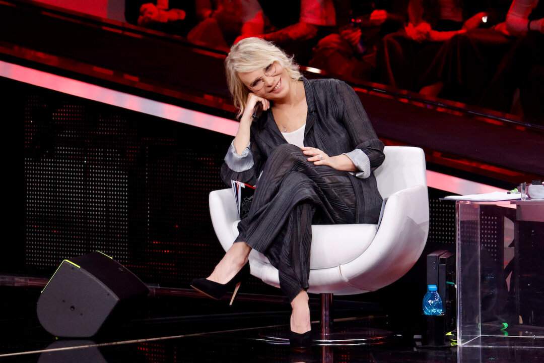 Maria De Filippi conduce la quinta puntata del serale di Amici 25