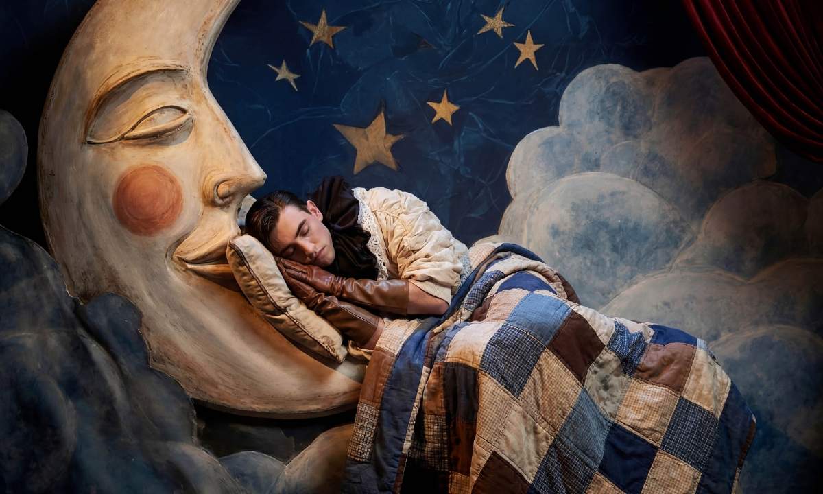 Michele Bravi in posa ufficiale per il lancio del singolo Genitore 3