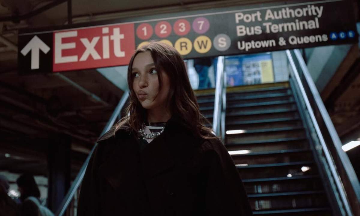 Sarah Toscano è nel film Netflix Non abbiam bisogno di parole