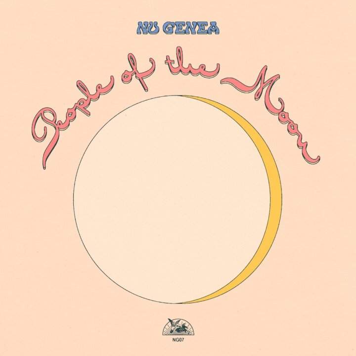 Copertina dell'album People of the Moon dei Nu Genea, con un grande cerchio e una falce di luna gialla su sfondo pesca