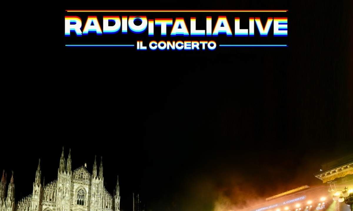 Radio Italia Live Il Concerto, il palco in Piazza Duomo a Milano con il Duomo sullo sfondo e il logo dell'evento