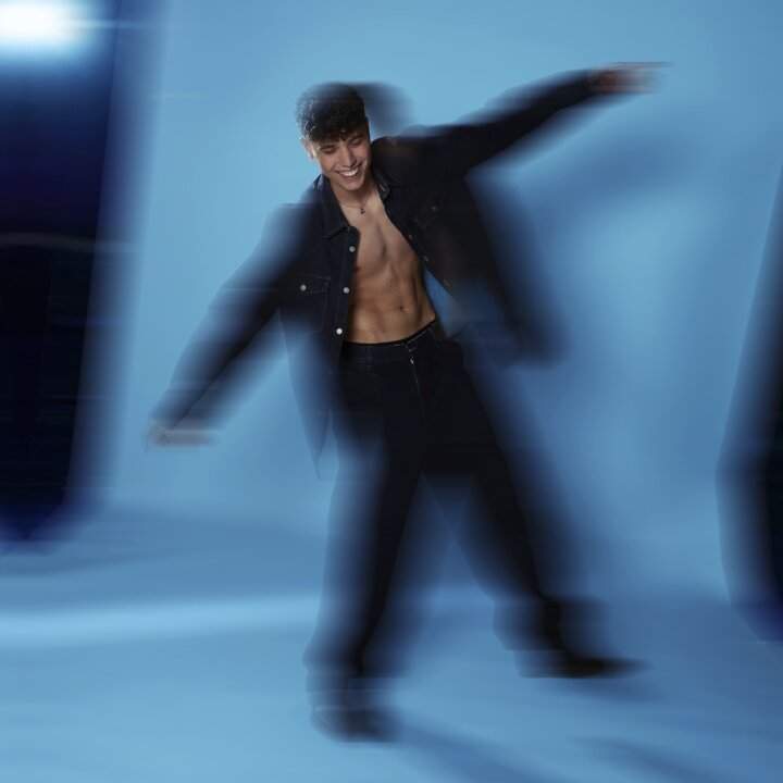 Cover di Gira, nuovo inedito di Riccardo Stimolo ad Amici