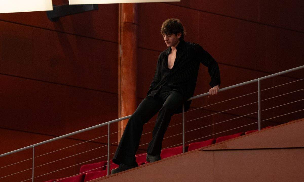 Rkomi in concerto durante un live, tour 2026 MIRKO IN ESTATE