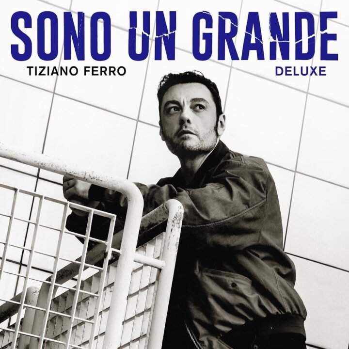 Copertina ufficiale di "Sono un grande Deluxe" di Tiziano Ferro