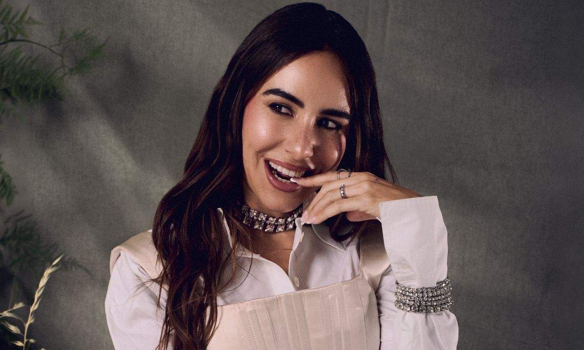Federica Abbate lancia il nuovo singolo "Superman" tra autoironia e relazioni irrisolte