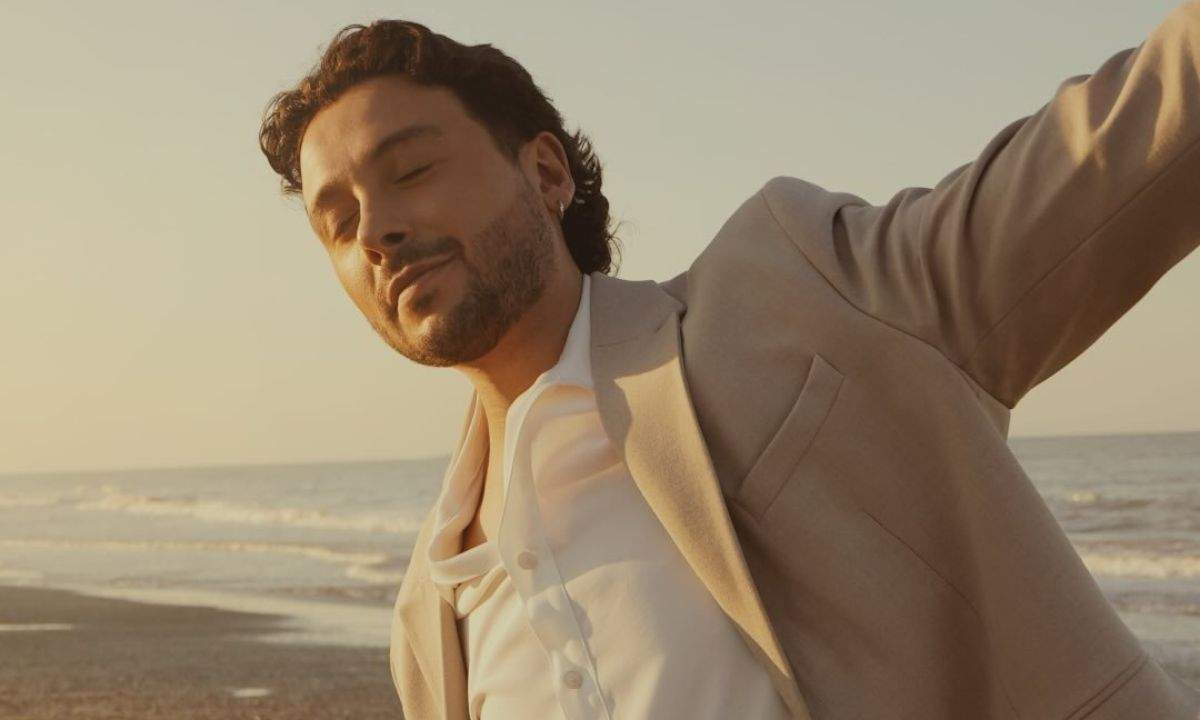 Alessandro, foto promozionale per il singolo Sogno Adriatico in uscita il 29 maggio 2026
