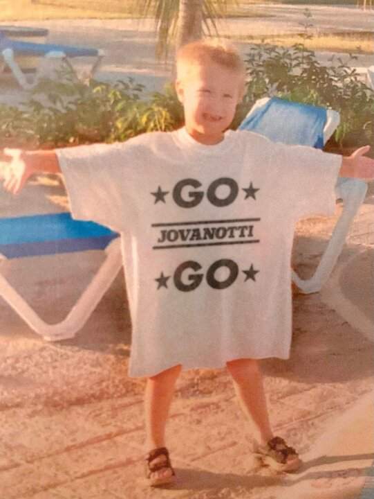 Alfa as a child wearing a Jovanotti t-shirt in a photo shared on social media
