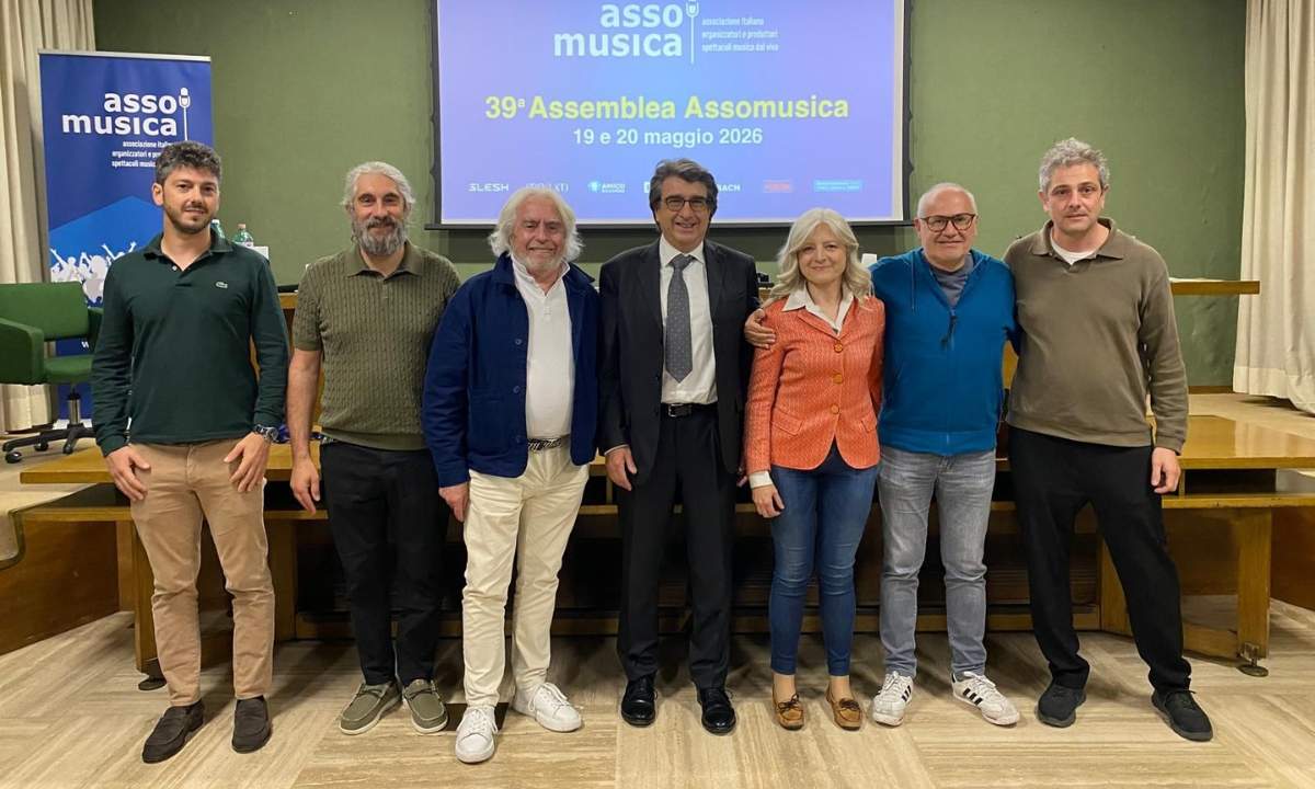 Carlo Parodi con il nuovo Consiglio Direttivo durante la 39ª Assemblea Assomusica a Roma